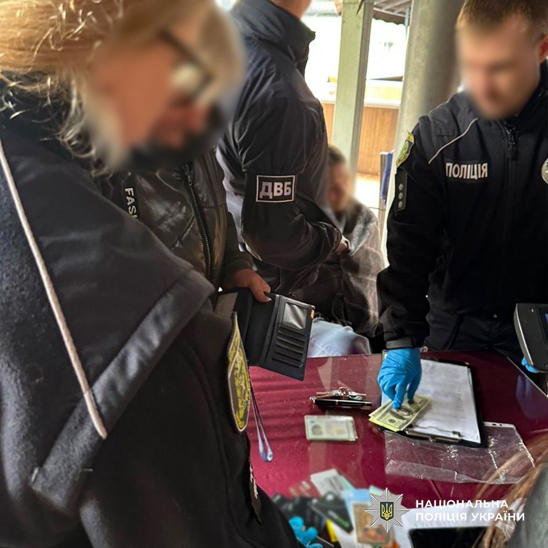 У Харкові спіймали на гарячому благодійницю, яка допомагала ухилятися від мобілізації